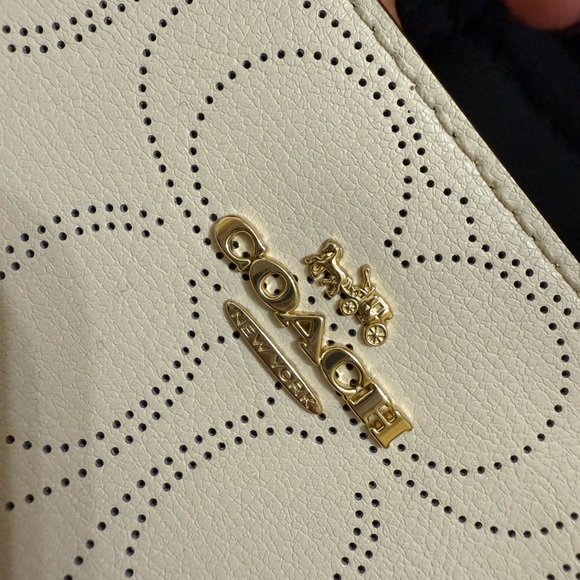Coach White/Cream Crossbody with Wallet. - Picture 2 of 10